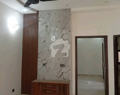 Prime Location Flat Of 3 Marla Available In Central Park Housing Scheme Prime Location Flat Of 3 Marla Available In Central Park Housing Scheme