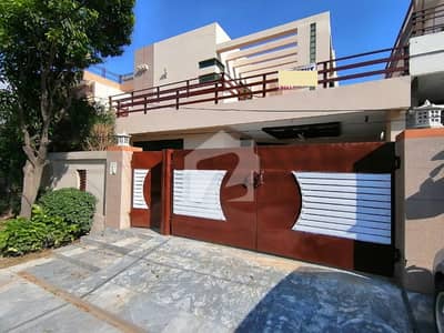 10 Marla Well Maintained Beautiful Bungalow
