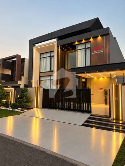 1 KANAL ELEGANT AND FULLY MAINTAINED SUPER HOT LOCATED BUNGALOW WITH SERVANT ROOM IN BASEMENT IS AVAILABLE IN THE BEST BLOCK OF DHA LAHORE.