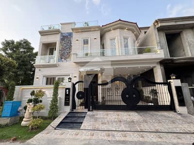10 MARLA ELEGANT AND FULLY MAINTAINED BRAND NEW BUNGALOW IS AVAILABLE IN THE BEST BLOCK OF DHA LAHORE.