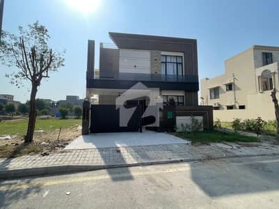 BRAND NEW BEAUTIFUL HOUSE 9 MARLA AVAILABLE FOR SALE IN BAHRIA ORCHARD
