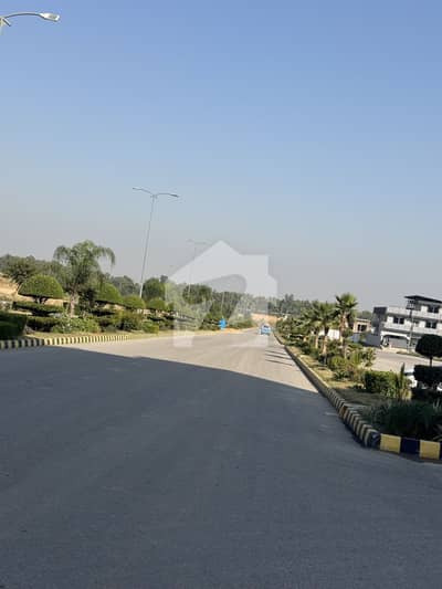 Prime Location Plot Available in Top City-1, Islamabad.    Near New Islamabad International Airport  2 Min Drive From M-2 Motorway & Srinagar Highway  CDA Approved / RDA Approved Society  Gated Community, 24/7 Security, CCTV  Wide Carpeted Roads, Park