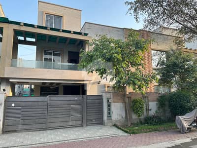 10 Marla Owner-Built House for Sale in Prime Location, Gulmohar Block, Bahria Town Lahore