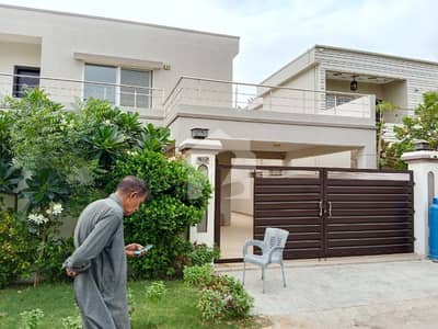 EXCLUSIVE LISTING | PREMIUM 1-KANAL HOUSE FOR SALE Luxury Living at FALCON COMPLEX (AFOHS) Near Malir Cantt CP05 MARKitPLACE Realtors is proud to present an exceptional residential opportunity in one of Karachis most secure, serene, and prestigious communities. Situated in the highly sought-after Falcon Complex (AFOHS) right near Malir Cantt CP-05 Gate, this