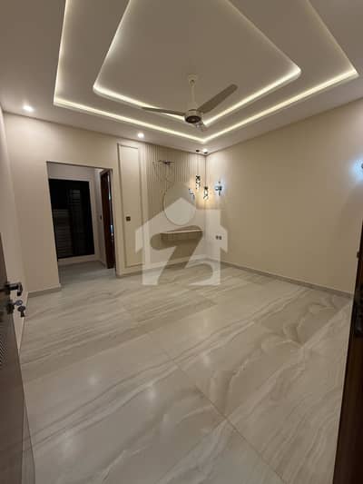 ٹاپ سٹی 1 - بلاک ڈی ٹاپ سٹی 1,اسلام آباد میں 6 کمروں کا 10 مرلہ مکان 2.0 لاکھ میں کرایہ پر دستیاب ہے۔