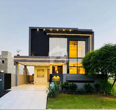 REMARKABLE 10 MARLA 4 BEDROOM OLD HOUSE FOR SALE IN DHA PHASE 7 BLOCK Y FEATURING PRISTINE LOCATION AND GREAT INVESTMENT OPPORTUNITY REMARKABLE 10 MARLA 4 BEDROOM OLD HOUSE FOR SALE IN DHA PHASE 7 BLOCK Y FEATURING PRISTINE LOCATION AND GREAT INVESTMENT OPPORTUNITY
