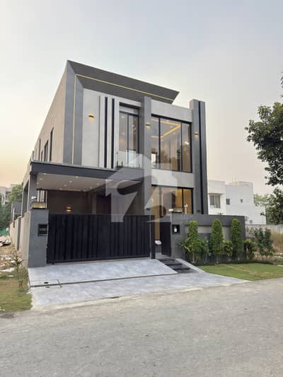 8 Marla Ultra-Modern Luxury Double Height Lobby House for Sale in DHA 9 Town Lahore ~ Prime Location 8 Marla Ultra-Modern Luxury Double Height Lobby House for Sale in DHA 9 Town Lahore ~ Prime Location
