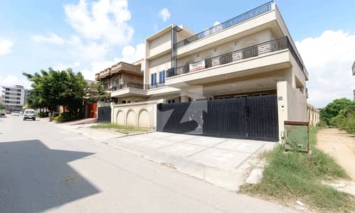 جی ۔ 15 اسلام آباد میں 8 کمروں کا 1 کنال مکان 7.8 کروڑ میں برائے فروخت۔
