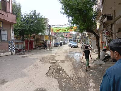 پیکو روڈ لاہور میں 5 کمروں کا 10 مرلہ عمارت 4.5 کروڑ میں برائے فروخت۔