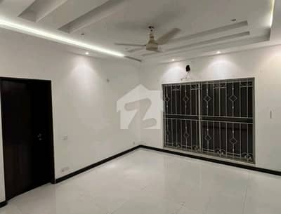 اے ڈبلیو ٹی فیز 2 اے ڈبلیو ٹی آرمی ویلفیئر ٹرسٹ,رائیونڈ روڈ,لاہور میں 2 کمروں کا 1 کنال زیریں پورشن 80.0 ہزار میں کرایہ پر دستیاب ہے۔ اے ڈبلیو ٹی فیز 2 اے ڈبلیو ٹی آرمی ویلفیئر ٹرسٹ,رائیونڈ روڈ,لاہور میں 2 کمروں کا 1 کنال زیریں پورشن 80.0 ہزار میں کرایہ پر دستیاب ہے۔