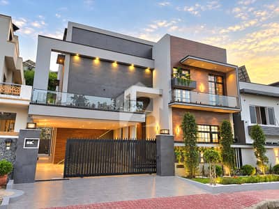 Designer 1.5 Kanal 6 Bed House With Lawn & Swimming Pool Designer 1.5 Kanal 6 Bed House With Lawn & Swimming Pool