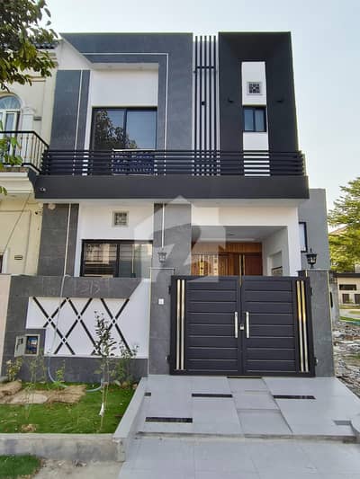 3 MARLA HOUSE FOR SALE 4 BED ROOMS MAIN BOULEVARD