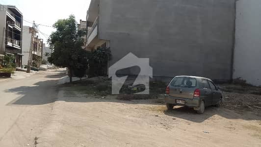 182 SQ YARD CORNER TRANSFER PLOT FOR SALE VIP LOCATION 240 FACING