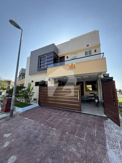 Modern 8.33 Marla Solid Owner-Built House Luxury Finishes & Smart Layout