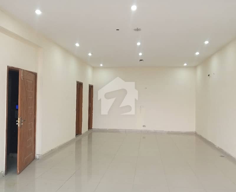 04 MARLA COMMERCIAL FLOOR AVAILABLE 04 MARLA COMMERCIAL FLOOR AVAILABLE