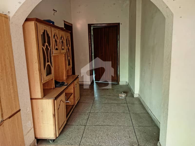 10 MARLA UPPER PORTION FOR RENT 10 MARLA UPPER PORTION FOR RENT
