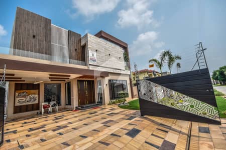 Slightly Used 1 Kanal Luxury Modern House for Sale in DHA Lahore