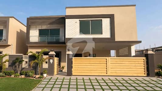 House Available For Sale 5 Bed Dd 300 Sq Yads