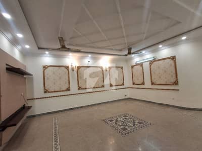جوہر ٹاؤن فیز 1 - بلاک ایف2 جوہر ٹاؤن فیز 1,جوہر ٹاؤن,لاہور میں 5 کمروں کا 14 مرلہ مکان 2.4 لاکھ میں کرایہ پر دستیاب ہے۔