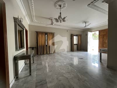 400 yards Beautiful bungalow is Available for sale 400 yards Beautiful bungalow is Available for sale