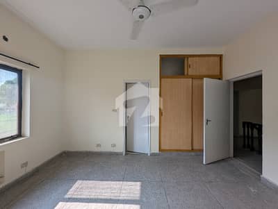 1-Kanal 5-Bedroom's Corner Old House Available For Sale on Sarwar Road Lahore Cantt.