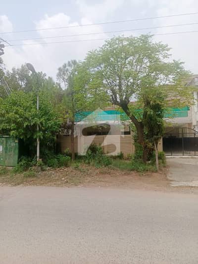 Prime Location\! 1 Kanal Old House for Sale in F-8 Islamabad Ideal for Demolition & Rebuilding