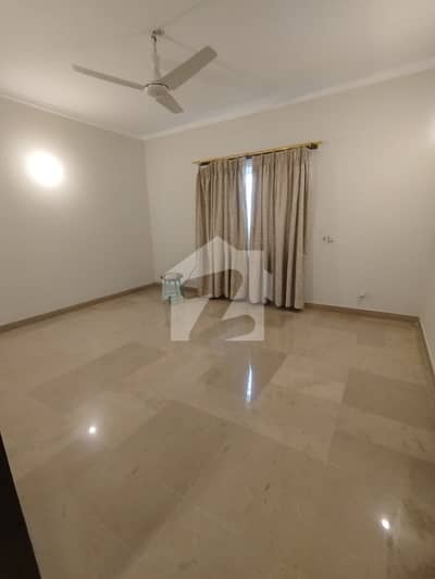 DHA PHASE 6 300 YARDS OWNER BUILT DUPLEX BUNGALOW IS AVAILABLE FOR URGENT SALE