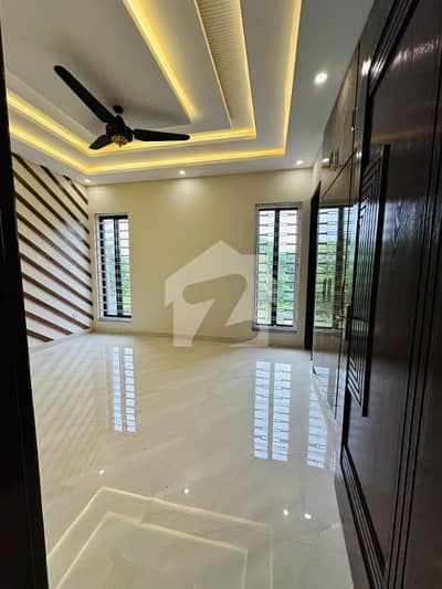 5 MARLA BRAND NEW FULL HOUSE FOR SALE IN AA BLOCK BAHRIA TOWN LAHORE 5 MARLA BRAND NEW FULL HOUSE FOR SALE IN AA BLOCK BAHRIA TOWN LAHORE