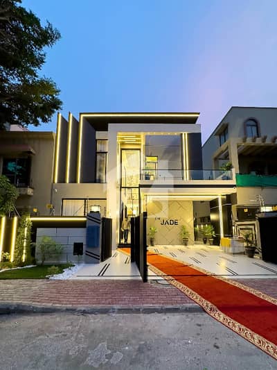 DHA phase 4 hot luction 10 maral house for sale nazr to park and masjad airport 15 mint darve