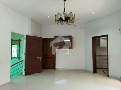 Corner Facing Park 3 Kanal Commercial House Available For Rent In Link Mm Alam Road Gulberg 3 Lahore .