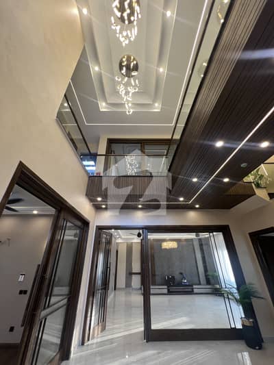 ڈی ایچ اے فیز 8 ڈی ایچ اے ڈیفینس,لاہور میں 5 کمروں کا 1 کنال مکان 9.85 کروڑ میں برائے فروخت۔