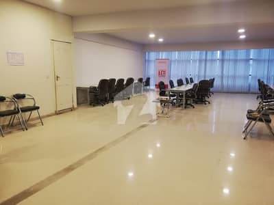 ایف ۔ 11 مرکز ایف ۔ 11,اسلام آباد میں 6 مرلہ Studio دفتر 5.9 کروڑ میں برائے فروخت۔
