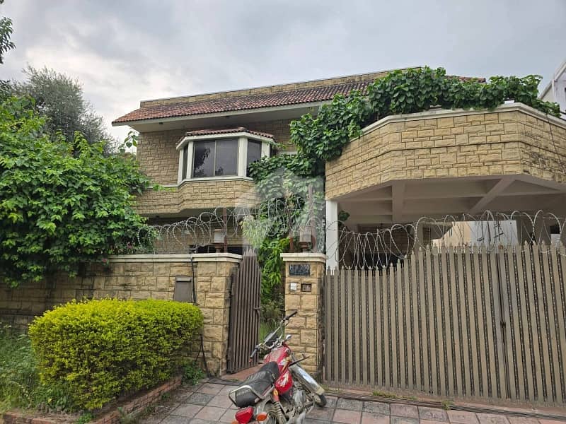 FULL HOUSE FOR RENT IN F-11/4, ISLAMABAD FULL HOUSE FOR RENT IN F-11/4, ISLAMABAD