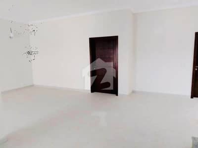 3Bed DDL 200sq yd Villa FOR SALE. All amenities nearby including Parks, Mosques and Gallery