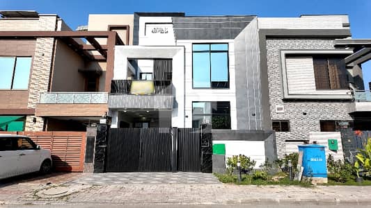 بحریہ آرچرڈ لاہور میں 3 کمروں کا 5 مرلہ مکان 2.3 کروڑ میں برائے فروخت۔