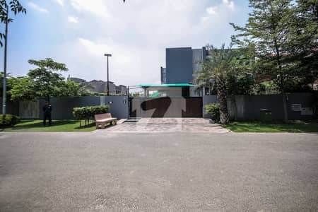 2 KANAL (1 KANAL HOUSE AND 1 KANAL LAWN) IN DHA PHASE 7 BLOCK R