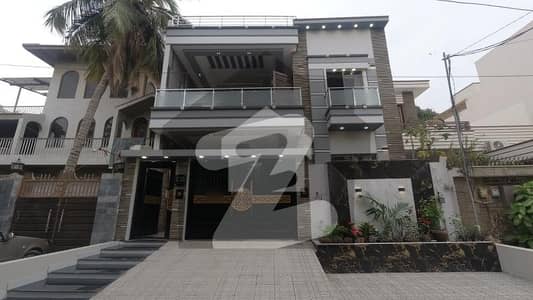 300 Square Yards House In Karachi Is Available For Sale