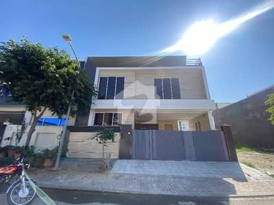 ٹاپ سٹی 1 اسلام آباد میں 7 کمروں کا 10 مرلہ مکان 6.5 کروڑ میں برائے فروخت۔ ٹاپ سٹی 1 اسلام آباد میں 7 کمروں کا 10 مرلہ مکان 6.5 کروڑ میں برائے فروخت۔