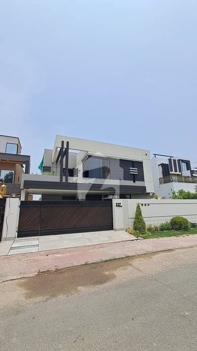 بحریہ ٹاؤن سیکٹر سی بحریہ ٹاؤن,لاہور میں 5 کمروں کا 1 کنال مکان 12.0 کروڑ میں برائے فروخت۔