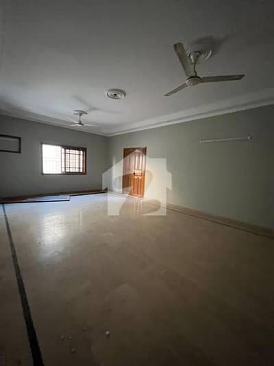 500 Sq Yards Bungalow Available For Sale In dha Phase 4 Glof Street Near Nishar Shaheed Park