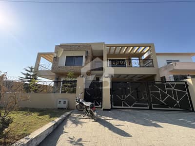 Multi Garden B-17 Kanal Full House Available For Rent