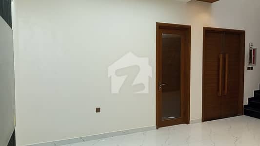 ایڈن ایگزیکیٹو ایڈن گارڈنز,فیصل آباد میں 5 مرلہ Studio مکان 2.6 کروڑ میں برائے فروخت۔