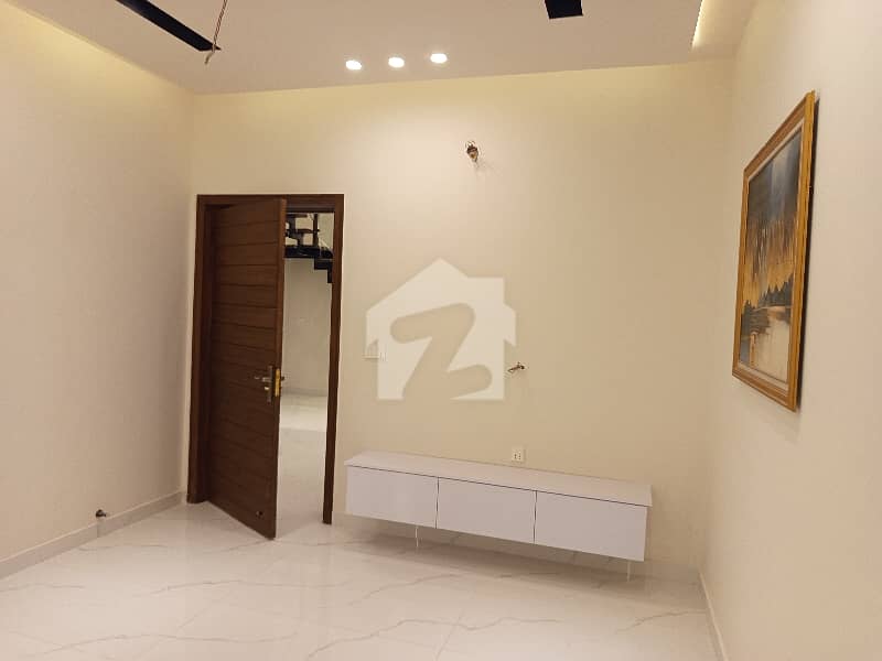 ایڈن ویلی فیصل آباد میں 4 مرلہ Studio مکان 2.25 کروڑ میں برائے فروخت۔ ایڈن ویلی فیصل آباد میں 4 مرلہ Studio مکان 2.25 کروڑ میں برائے فروخت۔