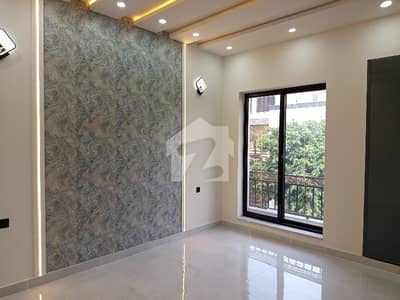 ایڈن ویلی فیصل آباد میں 5 مرلہ Studio مکان 2.75 کروڑ میں برائے فروخت۔