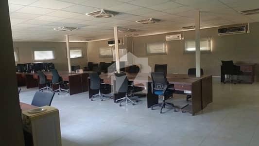 کلفٹن ۔ بلاک 2 کلفٹن,کراچی میں 2 کنال Studio دفتر 5.0 لاکھ میں کرایہ پر دستیاب ہے۔