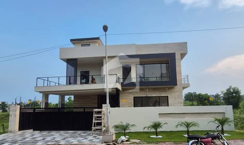 25 MARLA GRAND LUXURY HOUSE FOR SALE