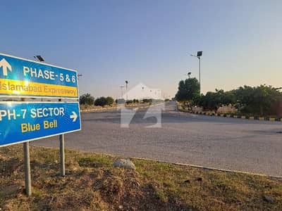 8 marla corner plot hight location