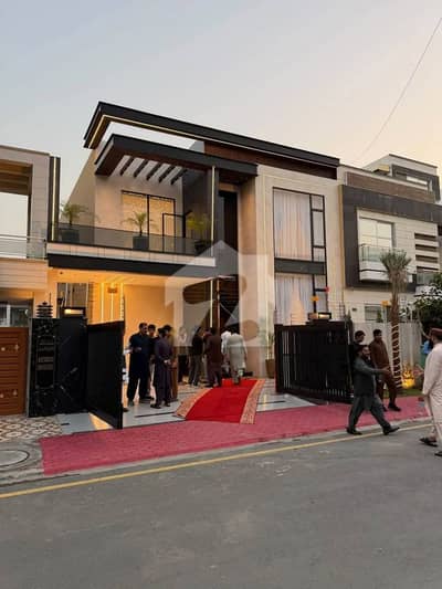 بحریہ ٹاؤن ۔ سیکٹر ایف بحریہ ٹاؤن,لاہور میں 5 کمروں کا 11 مرلہ مکان 5.95 کروڑ میں برائے فروخت۔ بحریہ ٹاؤن ۔ سیکٹر ایف بحریہ ٹاؤن,لاہور میں 5 کمروں کا 11 مرلہ مکان 5.95 کروڑ میں برائے فروخت۔
