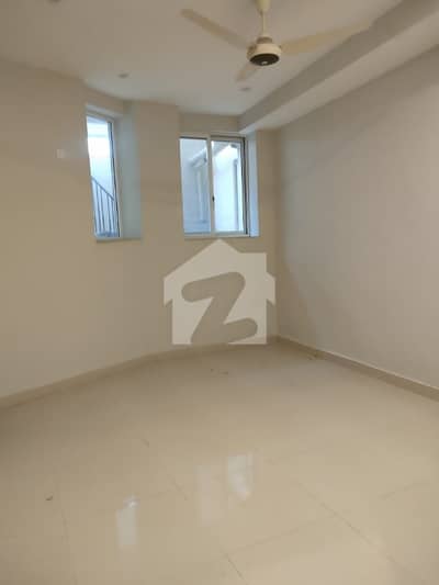 Ground Portion 3 Beds, 3 Baths Drawing Tv Lounge Kitchen