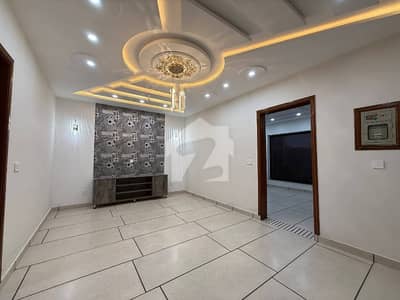 EXCLUSIVE CHANCE DEAL 120 SQUARE YARD HOUSE FOR SALE IN SCHEME 33